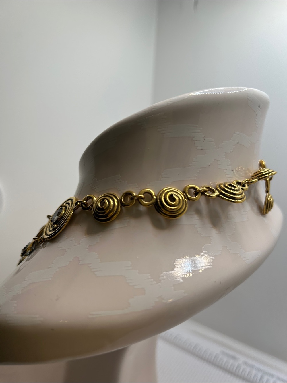 Vintage Goldette Gold Circular Disc Bib Necklace with Clear Crystal Drops - Picture 6 of 13